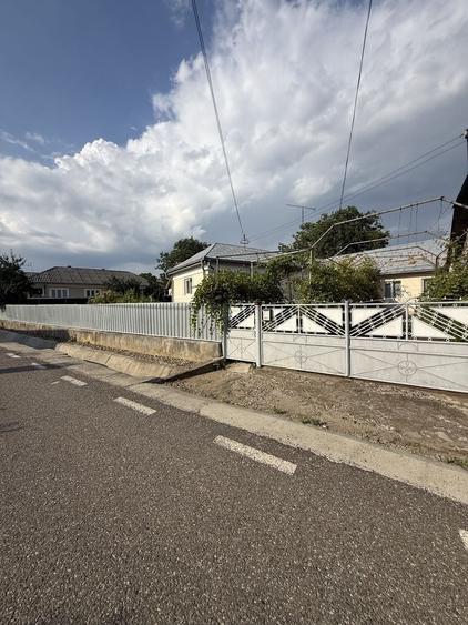 Casă cu 4 camere în Străoane