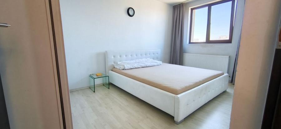 Apartament cu 3 camere semidecomandat în Drumul Taberei
