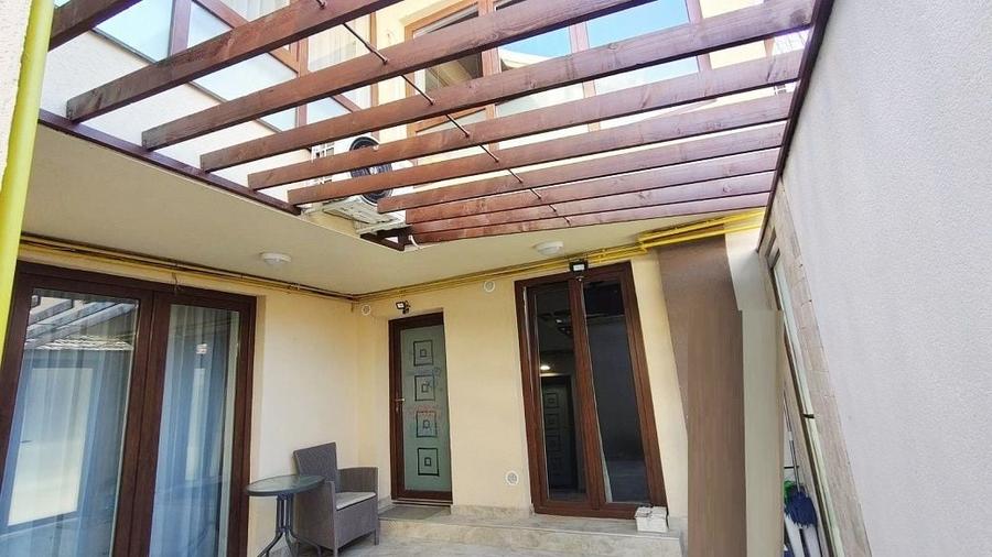 Casă individuală cu 8 camere cu Canalizare în Central