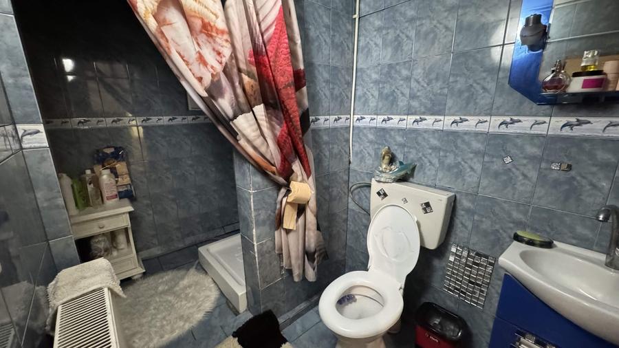 Casă individuală cu 6 camere cu Canalizare în Central