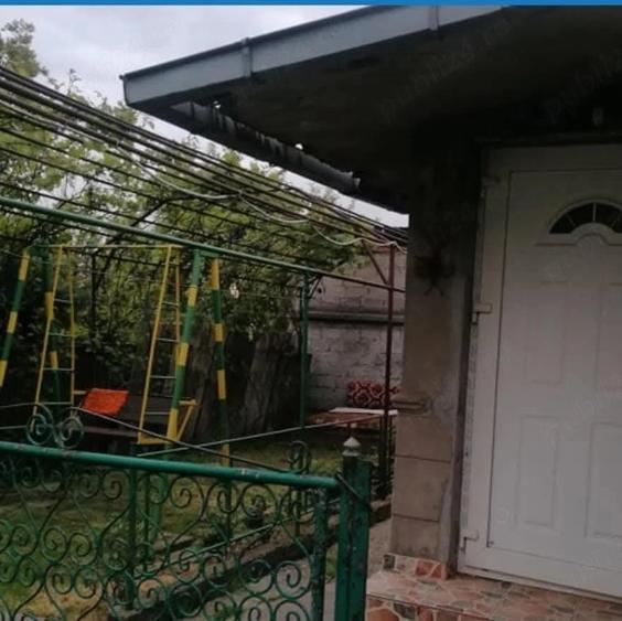 Casă cu 5 camere cu Teren 2500 Mp în Domnești