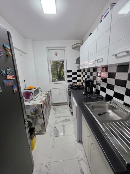 Apartament cu 2 camere semidecomandat în Giurgiului