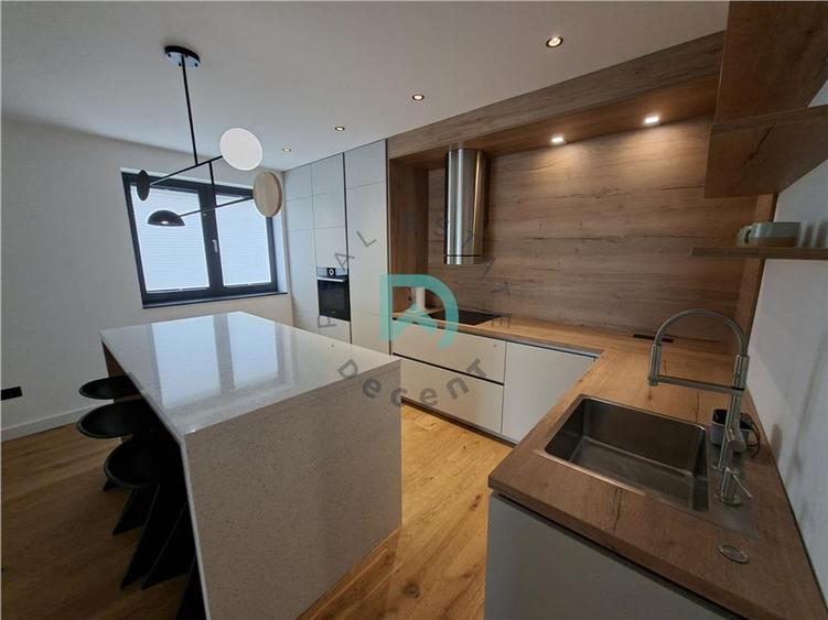 Apartament cu 4 camere decomandat în Drumul Poienii