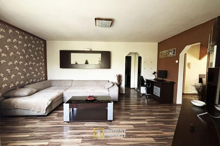 Apartament cu 3 camere semidecomandat, mobilat în Micălaca