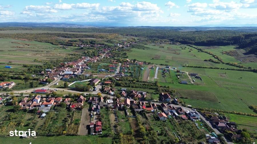 Casă cu 2 camere cu Teren 1439 Mp în Sânmartin
