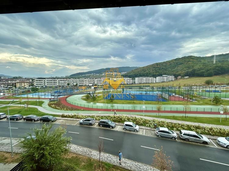 Apartament cu 3 camere semidecomandat, mobilat în Florești