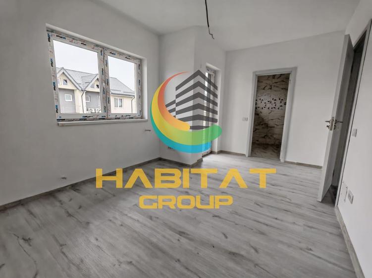Duplex cu 4 camere cu Canalizare în Exterior Est