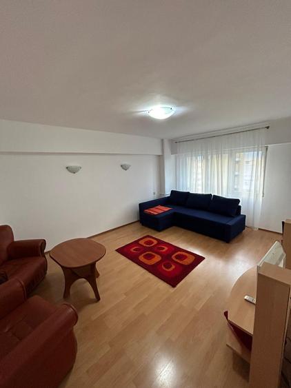 Apartament cu 3 camere decomandat în Moșilor
