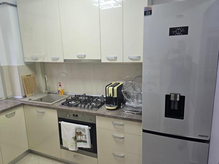 Apartament cu 3 camere semidecomandat în Drumul Carului