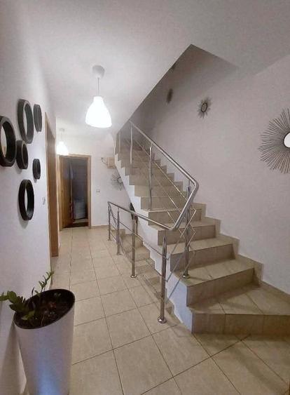 Casă individuală cu 5 camere cu Canalizare în Dobroești