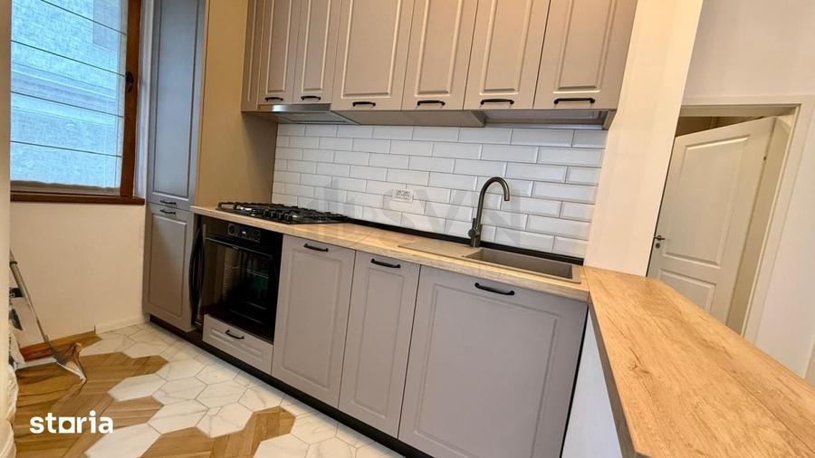 Apartament cu 3 camere semidecomandat în Aviatorilor