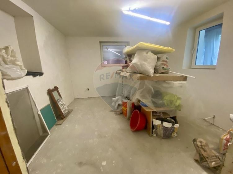 Vilă cu farmec istoric în Bușteni, pensiune sau locuință de vacanță! - 38