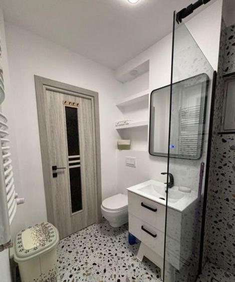 Apartament cu 3 camere semidecomandat în Drumul Taberei
