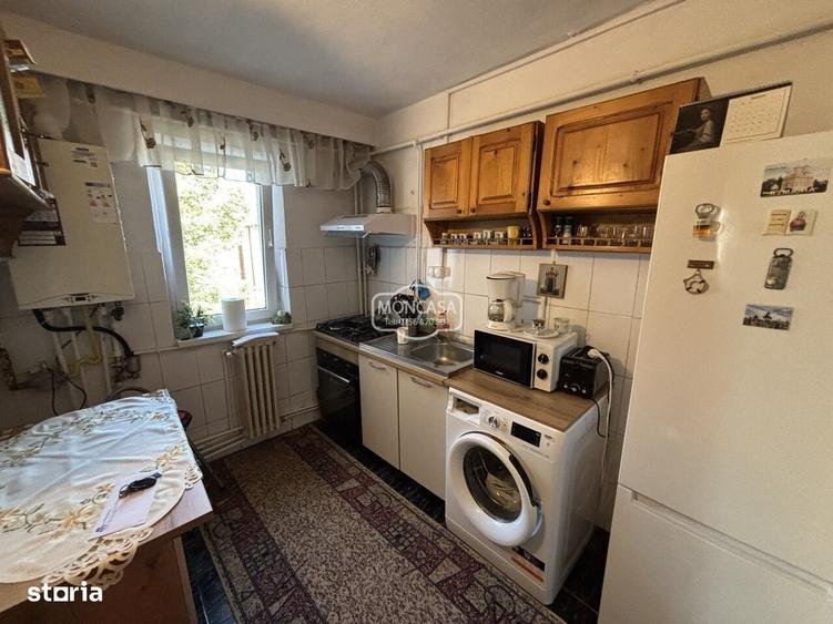 Apartament cu 3 camere semidecomandat în Central