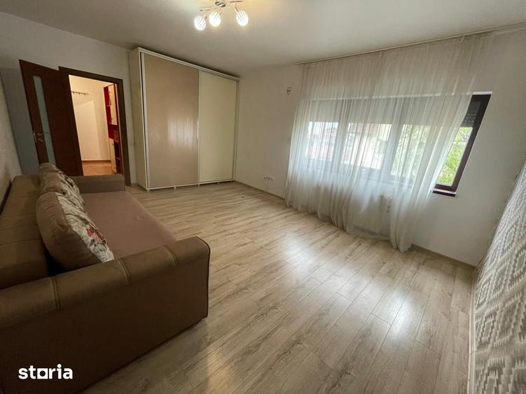 Apartament cu 3 camere în Central — fotografia 3