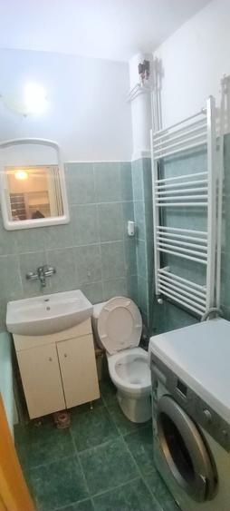 Apartament cu 3 camere semidecomandat în Micro 14
