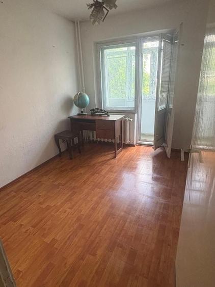 Apartament cu 3 camere decomandat în Dristor