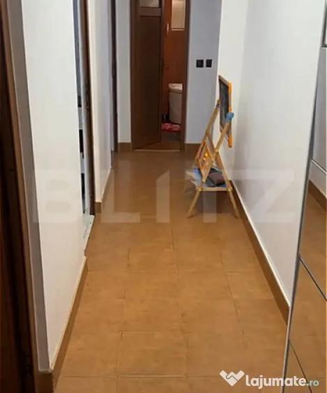 Apartament cu 3 camere decomandat în Democrației