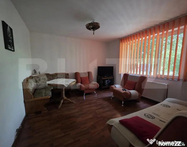 Apartament cu 3 camere decomandat în Botizului