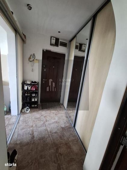 Apartament cu 3 camere semidecomandat în Central