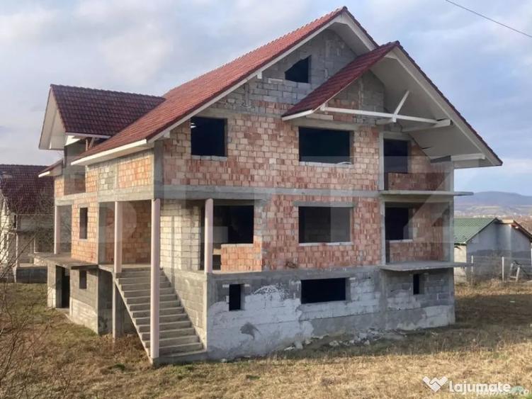 Casă cu 7 camere cu Teren 1106 Mp în Dej