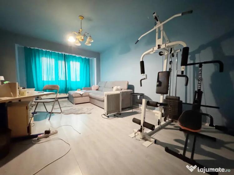 Apartament cu 3 camere decomandat, mobilat în Soarelui