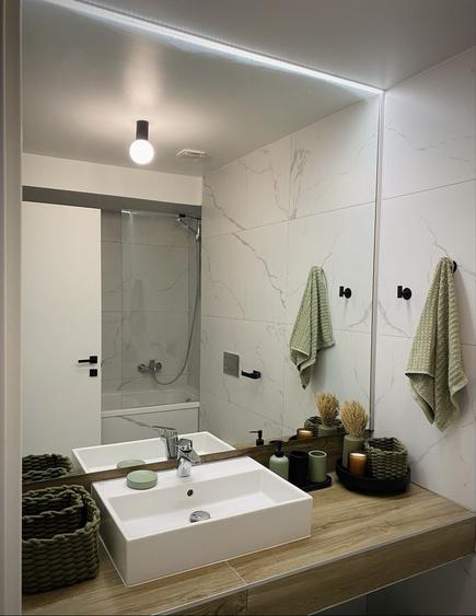 Apartament cu 3 camere decomandat în Exterior Vest