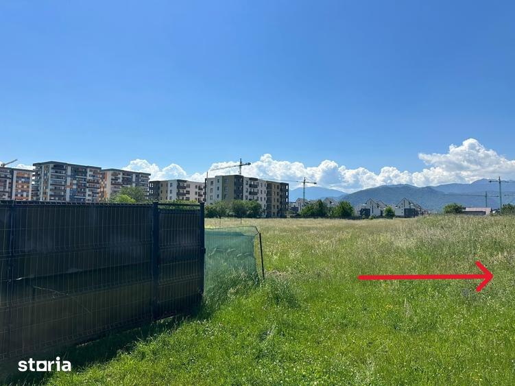 Teren de 700 mp, în Tractorul