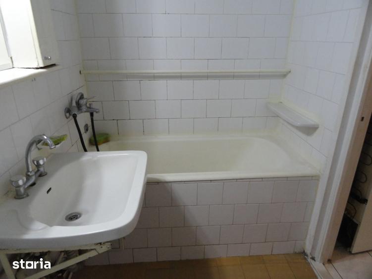 Apartament cu 2 camere decomandat în Romanilor