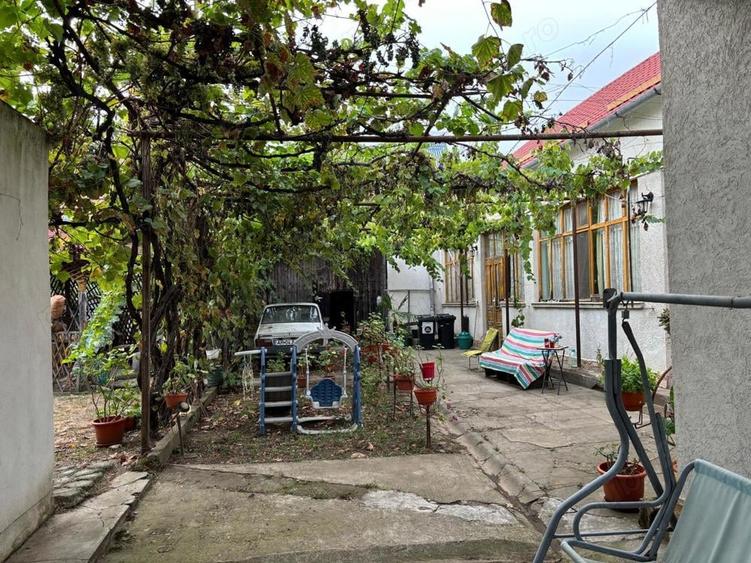 Casă cu 5 camere în Aluniș