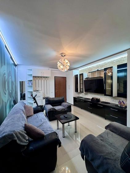 Apartament cu 3 camere semidecomandat în Dobroești