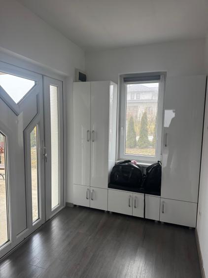 Casă individuală cu 5 camere cu Teren 2172 Mp în Central