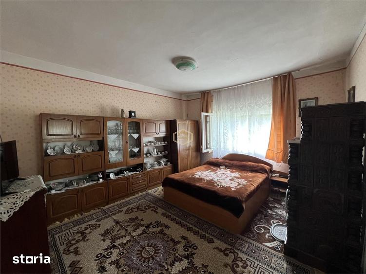 Casă cu 4 camere cu Teren 1656 Mp în Livada