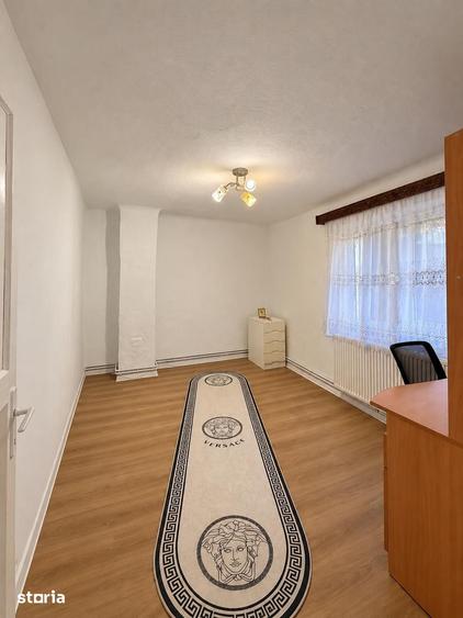 Casă cu 3 camere cu Teren 1800 Mp în Central