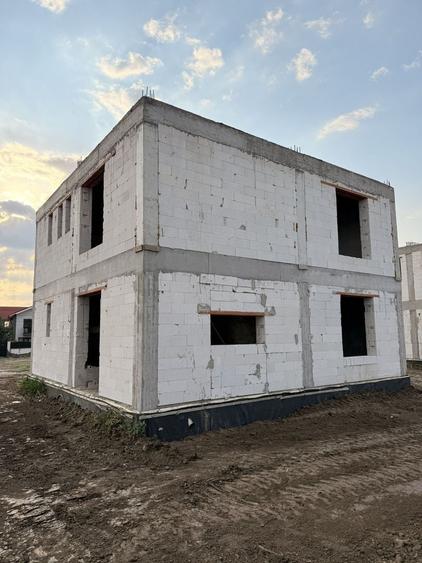 Casă individuală cu 4 camere cu Canalizare în Costi