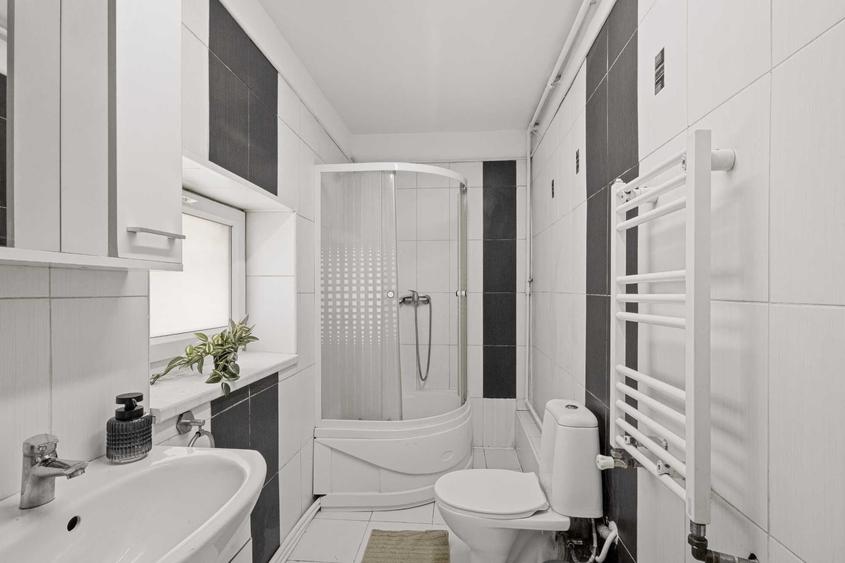 Apartament cu 4 camere semidecomandat în Obor