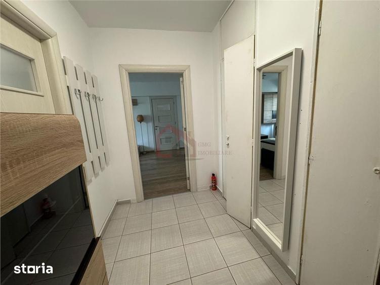 Apartament cu 2 camere semidecomandat, mobilat în Tei