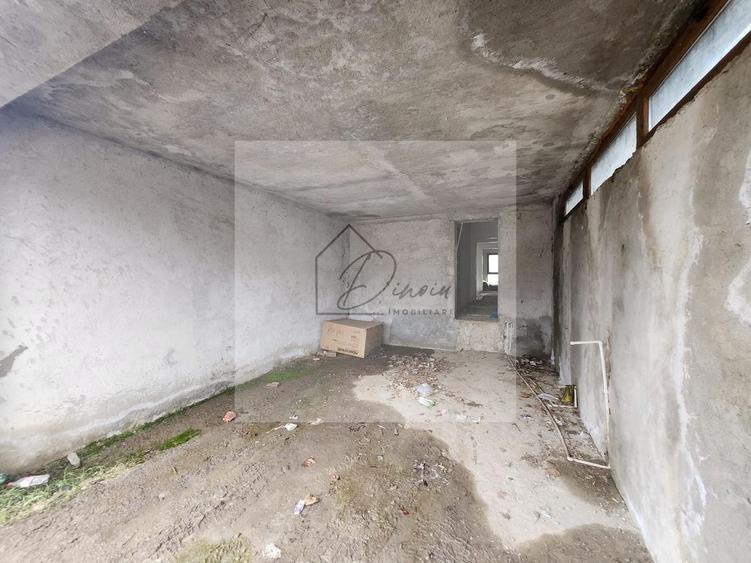 Casă individuală cu 6 camere cu Canalizare în Central