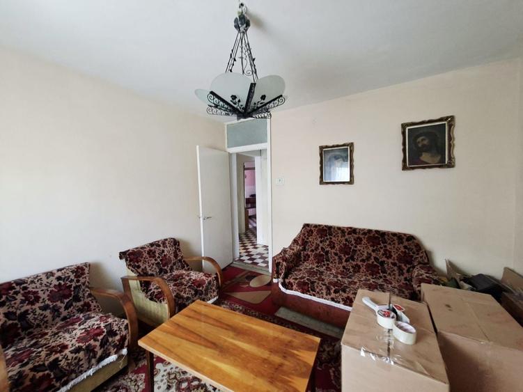 Apartament cu 4 camere decomandat în Central