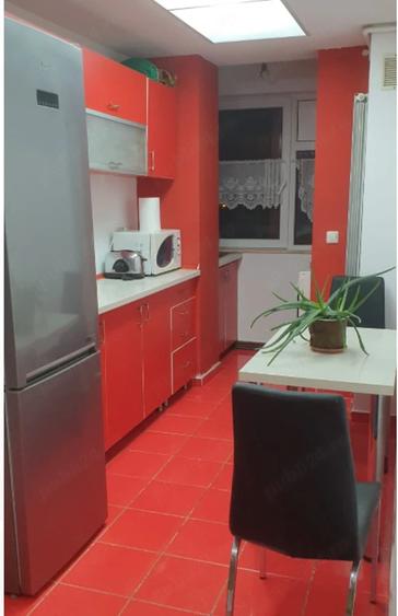 Apartament cu 3 camere decomandat în Exterior Vest