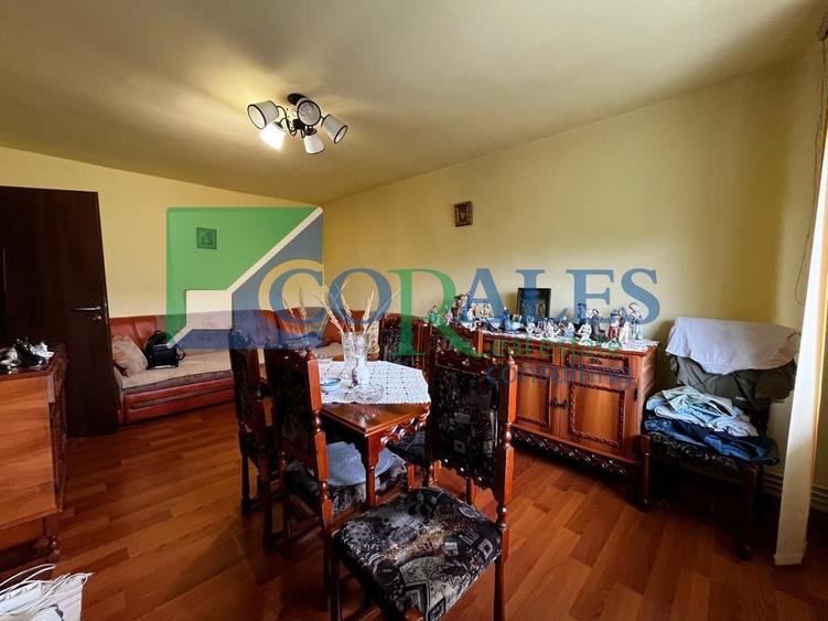 Apartament cu 3 camere decomandat, mobilat în Aradului