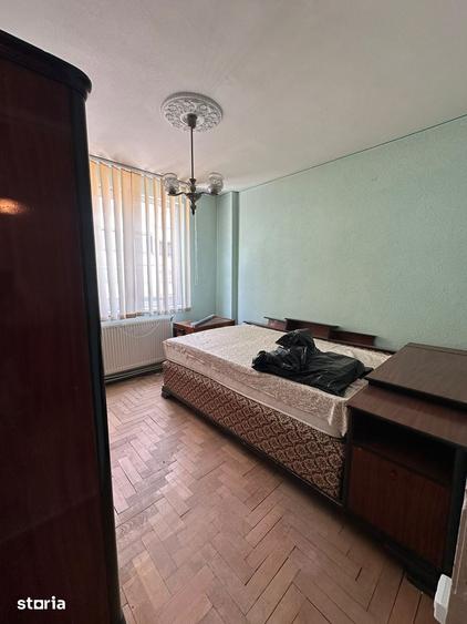 Apartament cu 4 camere decomandat în Ultracentral