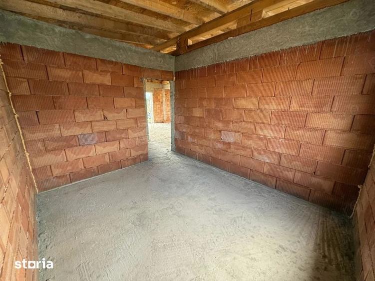 Casă cu 1 camere cu Teren 500 Mp în Sânpetru