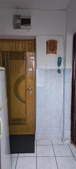 Apartament cu 2 camere semidecomandat, mobilat în Podu Roș