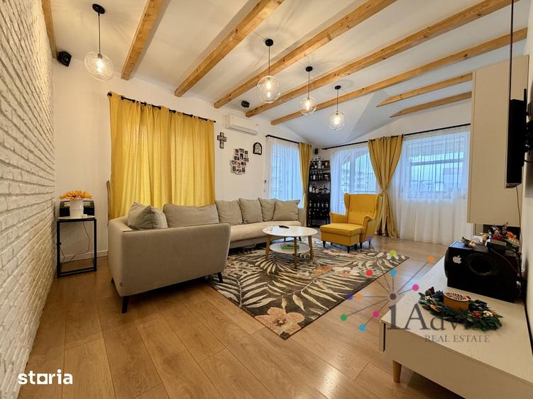 Apartament cu 4 camere, mobilat în Est
