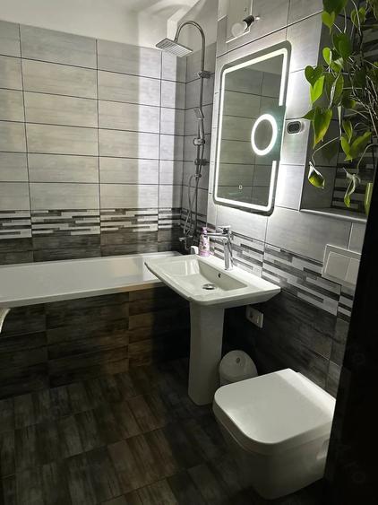 Apartament cu 3 camere decomandat, mobilat în Lunei