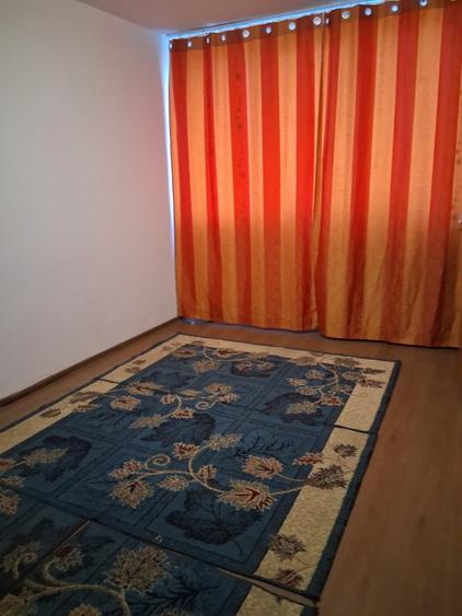 Apartament cu 4 camere semidecomandat în Drumul Taberei