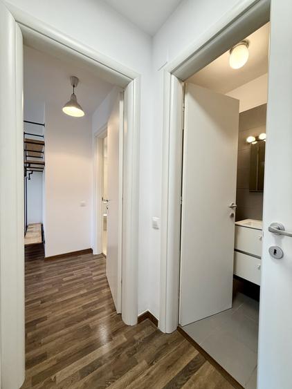 Apartament cu 3 camere semidecomandat, mobilat în Băneasa