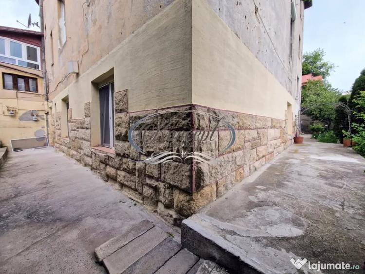 Apartament cu 3 camere semidecomandat, mobilat în Central