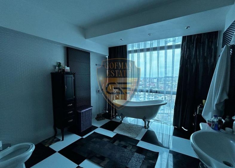 Penthouse cu 4 camere decomandat, mobilat în Mamaia-Sat